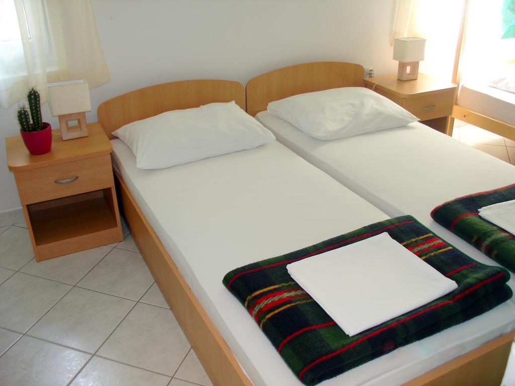 Hostel Amfora Fažana Kamer foto